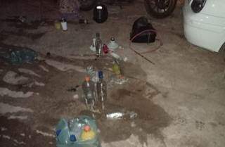 Festa clandestina era regada de bebida alcoólica e narguilé durante a madrugada deste sábado (Foto Guarda Municipal)