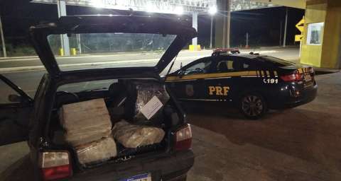 Em fuga, traficante cai em ribanceira e abandona carro com 118 Kg de maconha 