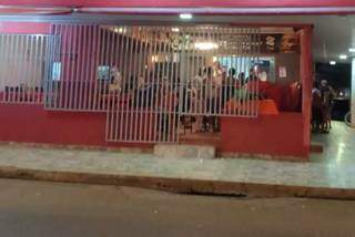 Pizzaria fechada no Caiobá. (Foto: Vigilância Sanitária)