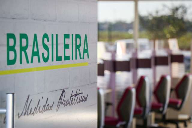 Mulher acusa PM de agress&atilde;o e ele diz que foi tudo encenado