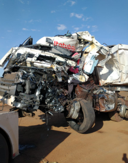 Acidente com três caminhões deixa um morto na MS-040