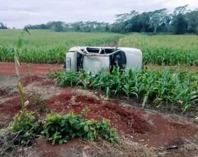 Homem morre ao capotar veículo em milharal à margem de rodovia 