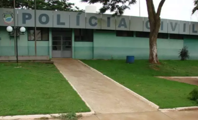 Beb&ecirc; leva soco no est&ocirc;mago do pai, mas m&atilde;e recusa atendimento