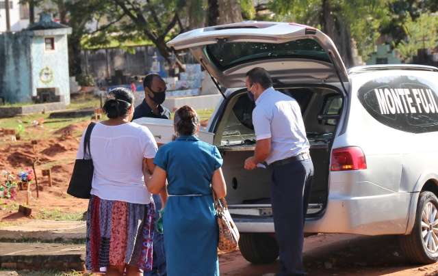 Levada para Corumb&aacute;, m&atilde;e que matou beb&ecirc; disse que tentou respira&ccedil;&atilde;o boca a boca
