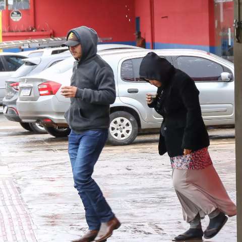 &quot;Friaca&quot; abaixo dos 10 graus pega at&eacute; turista de surpresa em Campo Grande