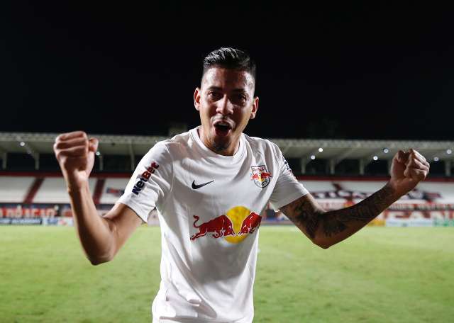 Red Bull Bragantino vence Atl&eacute;tico-GO fora e se isola na lideran&ccedil;a do campeonato