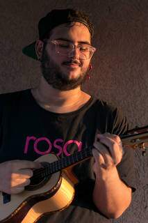 Músico João Rosa lança novo single sobre todas as formas de amor. (Foto: Divulgação)