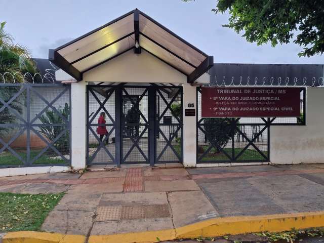 Justi&ccedil;a Itinerante paralisa &ocirc;nibus, mas atende em sede no Monte L&iacute;bano