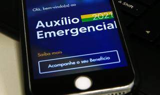 Beneficiário pode acompanhar pagamento pelo aplicativo de celular (Foto: Agência Brasil)