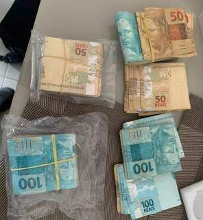Dinheiro encontrado durante cumprimendo de mandados da Operação Teseu (Foto/Divulgação)