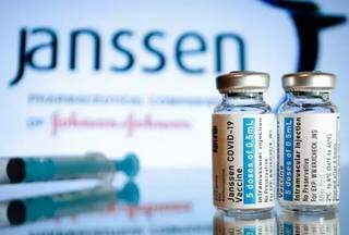 Frascos da vacina da Janssen que são aplicadas em apenas uma dose contra a covid (Foto: Reprodução)