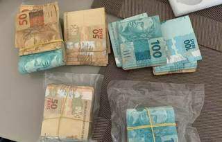 Parte do dinheiro apreendido na Operação Teseu (Foto: Divulgação/PF)