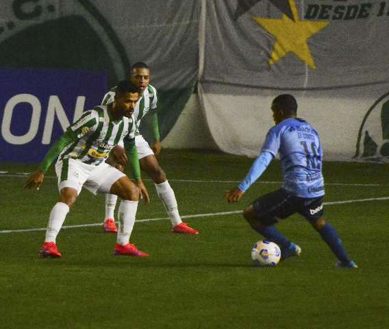 Gr&ecirc;mio joga mal, perde para o Juventude e segue afundado na lanterna  