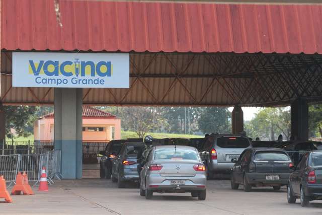 Adolescentes tamb&eacute;m vacinam na sexta-feira