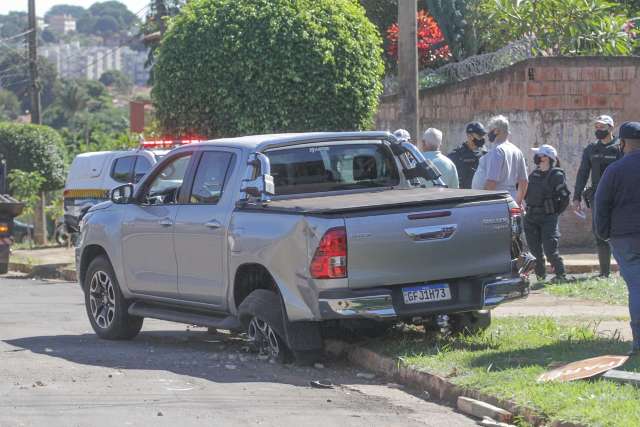 Hilux colide com &ocirc;nibus em cruzamento recordista de acidentes