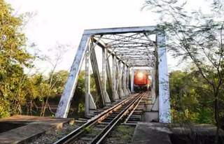 Abandono reduz uso da ferrovia (Foto: Arquivo/Campo Grande News)