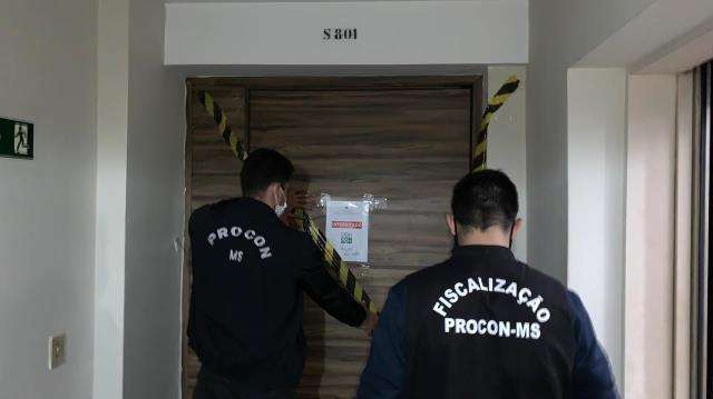 Funcion&aacute;rio se esconde em arm&aacute;rio durante fiscaliza&ccedil;&atilde;o do Procon