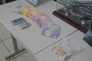 Pela 2&ordf; vez em menos de m&ecirc;s, pol&iacute;cia fecha boca de fumo e prende irm&atilde;os