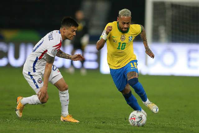 Brasil passa sufoco, mas bate o Chile e avan&ccedil;a &agrave; semifinal da Copa Am&eacute;rica