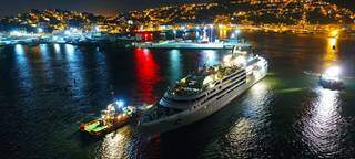 Vista noturna do Porto de Talcahuano, destino chileno com atrações naturais e culturais (Foto: Reprodução)