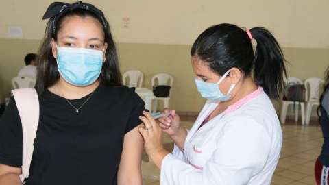 Vacinação na Capital tem repescagem para 42 anos e adolescentes