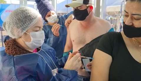 Ponta Porã inicia vacinação em massa com meta de imunizar 5 mil por dia