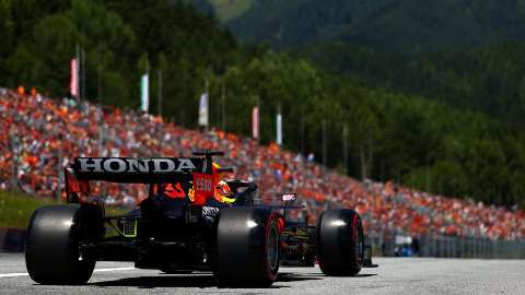 Verstappen faz a pole na Áustria; Hamilton larga em 4º lugar