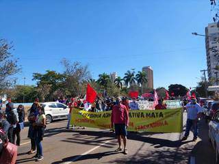 Protesto percorreu Avenida Afonso Pena, Rua 14 de Julho e Rua Barão do Rio Branco. (Foto: Aletheya Alves)