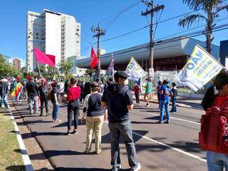 Manifestantes saíram às ruas para pedir Fora Bolsonaro na manhã deste sábado. (Foto: Aletheya Alves)