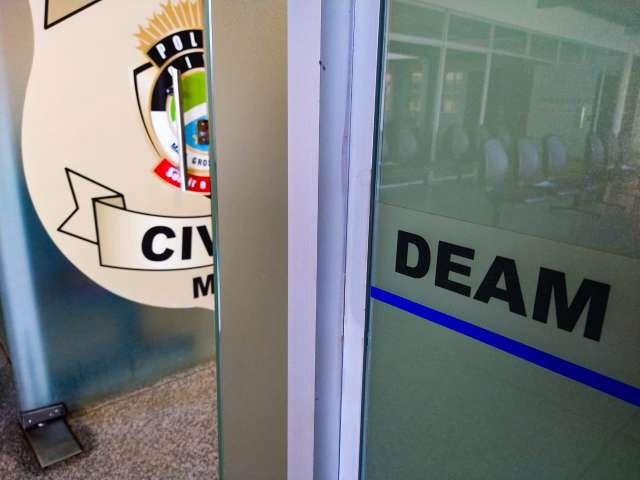 Mulher vai buscar filho e acaba esfaqueada pelo ex-marido
