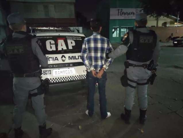 Homem suspeito de participar de execu&ccedil;&atilde;o de detetive ser&aacute; transferido de MT