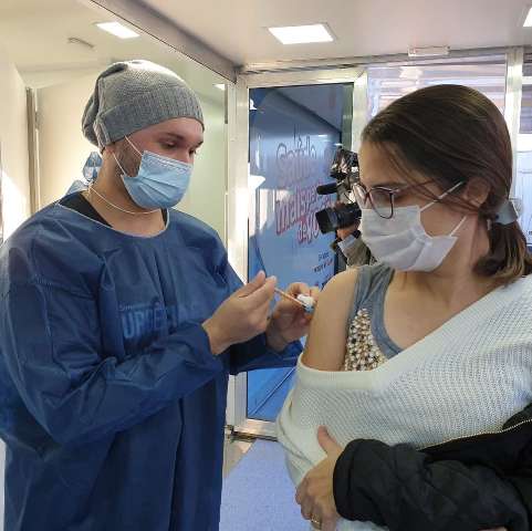 Brasileiros que fazem Medicina no Paraguai podem se vacinar