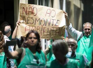 Funcionários do Ministério do Meio Ambiente realizam protesto contra mudanças internas do governo (Foto: Sérgio Lima/Poder360)