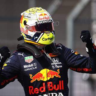 Max Verstappen já tem mais de uma corrida de vantagem sobre Lewis Hamilton (Foto: Twitter/Reprodução)