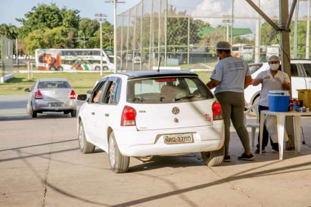 Baixa procura preocupa e prefeituras imploram para popula&ccedil;&atilde;o tomar &quot;dose &uacute;nica&quot;