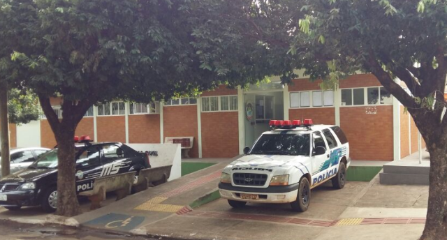 Bando invade empresa, amarra funcion&aacute;rios e foge levando m&aacute;quinas agr&iacute;colas 