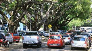 Veículos em trânsito na avenida Mato Grosso, em Campo Grande. (Foto: Divulgação/Detran-MS)