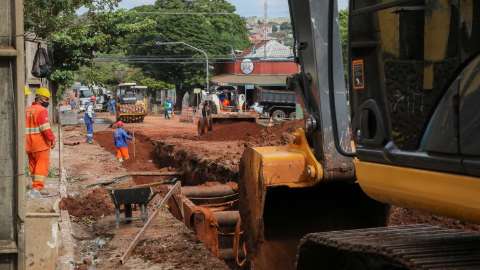 "Reviva" interdita novo trecho para obras de drenagem em rua na Vila Olinda 