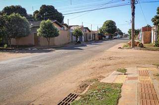 Sem sinalização, cruzamento é local de acidentes frequentes (Foto: Henrique Kawaminami)