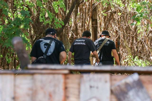 Pol&iacute;cia encontra corpo e investiga cemit&eacute;rio clandestino no Santo Eug&ecirc;nio