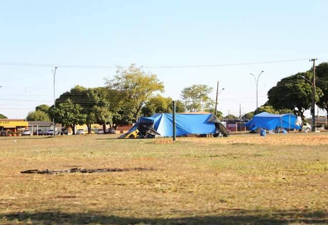 Moradores reclamam de &quot;bagun&ccedil;a&quot; e querem expulsar acampamento de ciganos