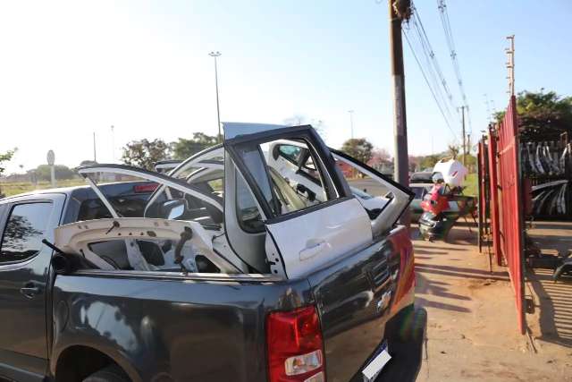 Pol&iacute;cia faz limpa em desmanche no bairro Tarum&atilde; e dois s&atilde;o presos