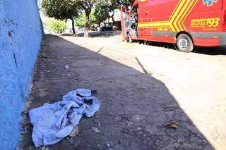 Morador de rua finge estar morto, mas &quot;ressuscita&quot; e foge ao notar chegada da PM