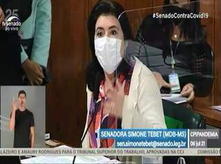 Simone durante a sessão da CPI da Covid na manhã de ontem (Foto: TV Senador/Reprodução)