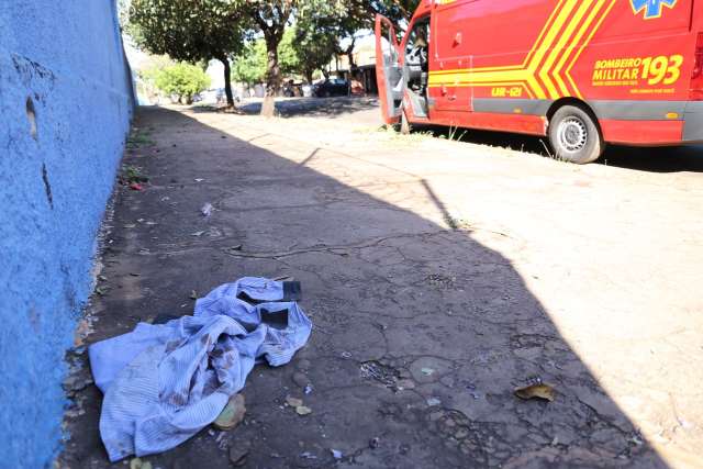 Morador de rua finge estar morto, mas &quot;ressuscita&quot; e foge ao notar chegada da PM