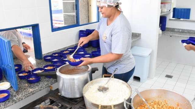 Prefeitura abre processo seletivo para contrata&ccedil;&atilde;o de 100 merendeiros