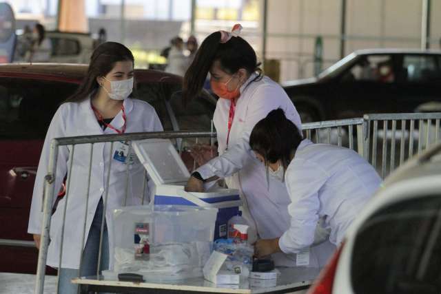 Sesau abre repescagem de 1&ordf; dose contra covid hoje para professores da Reme