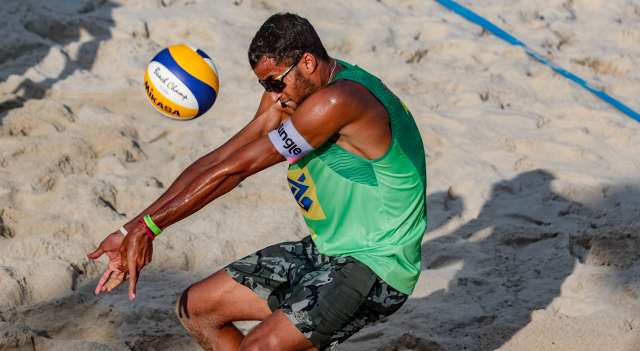 Atleta de MS disputa etapa do Mundial de V&ocirc;lei de Praia na Su&iacute;&ccedil;a