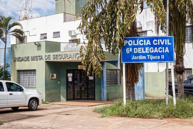 Ladr&atilde;o &eacute; esfaqueado por moradora ap&oacute;s invadir casa, comer e beber