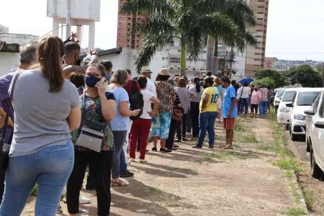 Voc&ecirc; concorda em jogar para o fim da fila quem resolver escolher vacina?	